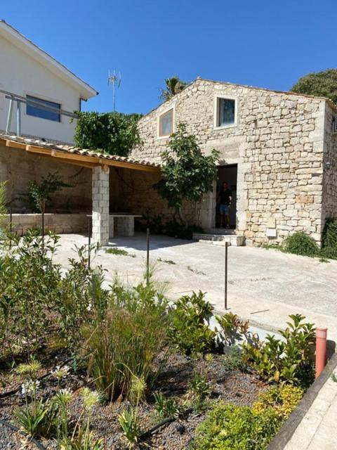 B&B Etico La Casa Di Toti Modica Bagian luar foto